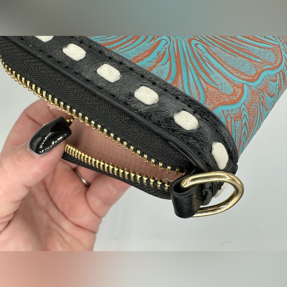 Western Style Floral Tooled PU Leather Wristlet Wallet - Large Capacity Gift - Picture 2 of 8